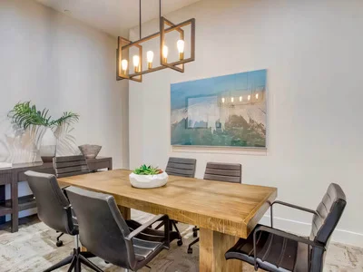 Resident clubhouse dining and meeting space