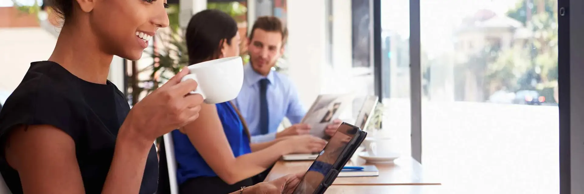 Relaxed coffee shop scene near Ritiro Apartments Las Vegas